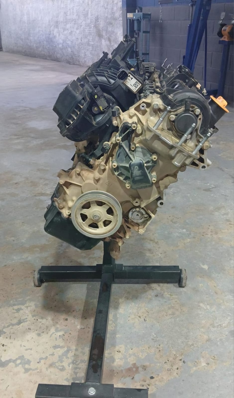 Motor em Manutenção - Vista Lateral