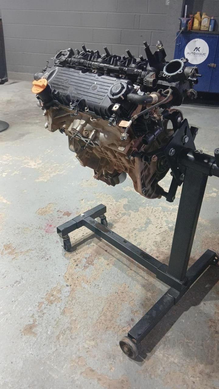 Motor em Manutenção - Vista Frontal